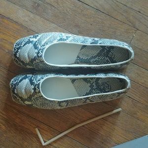 Franco Sarto l-Kiya Roccia snake skin flats size 10